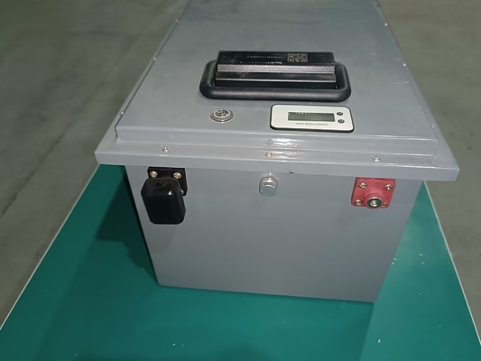 Η μπαταρία 60V 100ah ODM LiFePO4 για ηλεκτρικές τρίκυκλες τρεις ρόδες εσώκλεισε πλήρως το φορτίο Tuk Tuk